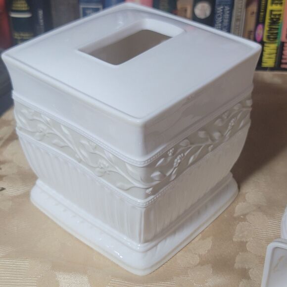 Croscill Classic Bathroom Set Antique Ivory Ceramic Tissue Box Cover w Cup MINT! - Picture 3 of 16